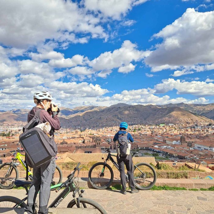 CUSCO VISTAS SUPERIORES EN E-BIKE CON UNA CLASE DE PISCO SOUR-5